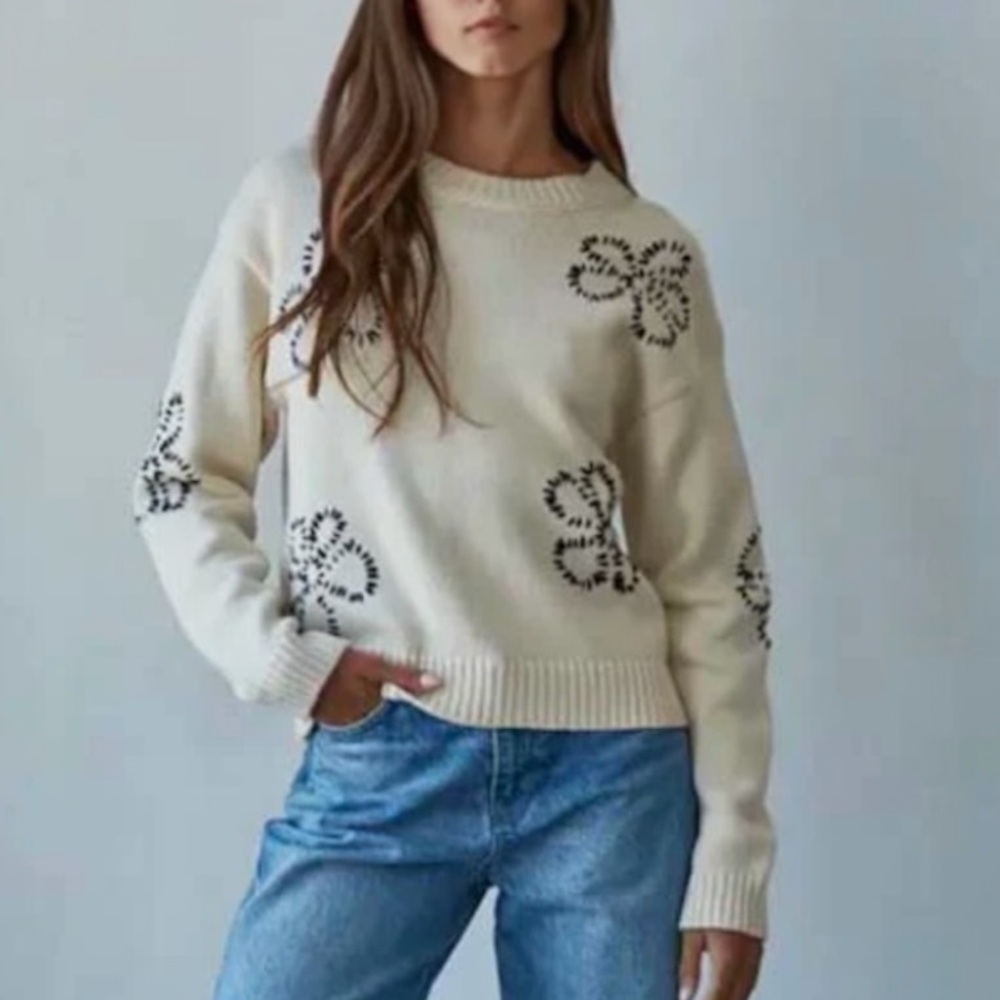 Cyrus Whipstitch Floral Embroidered Knit Sweater in Ivory Size Small
